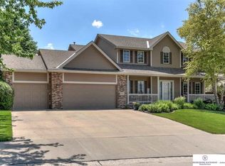 9913 Brentwood Dr, La Vista, NE 68128