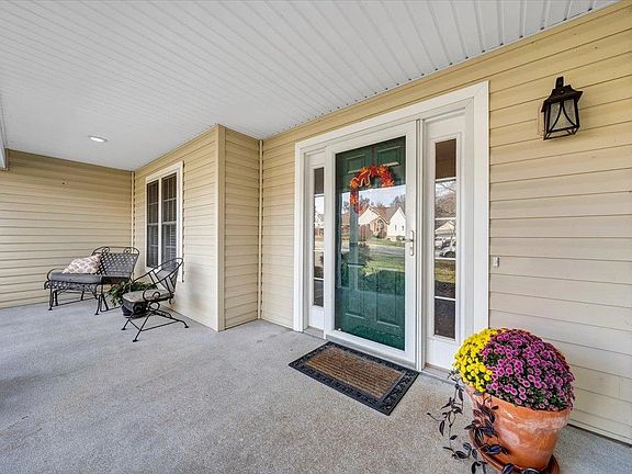 3rd image of 409 Wildflower Ln