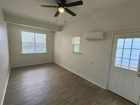 4th image of 2430 Rio Grande St