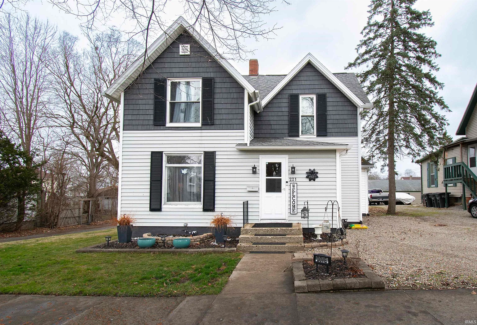 221 S Oak St photo 1