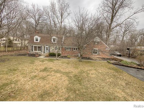 2nd image of 29786 Linden St
