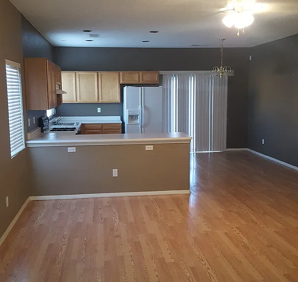 7584 Cricket Hill Dr NE — Photo 2