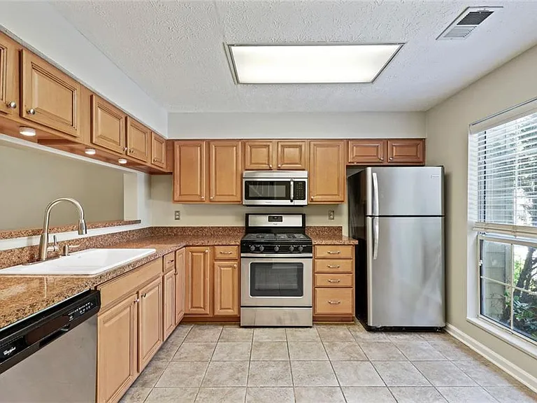 507 Wedgewood Way — Photo 3