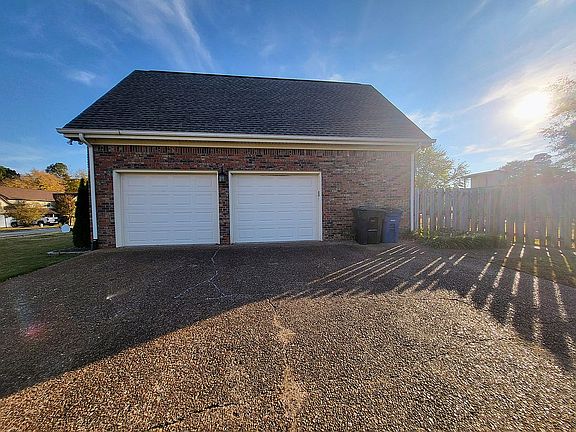 3rd image of 125 E Bailey Springs Dr