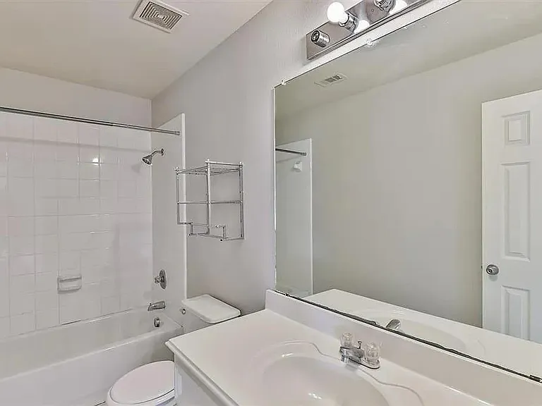 13002 Misty Bay Ln — Photo 23