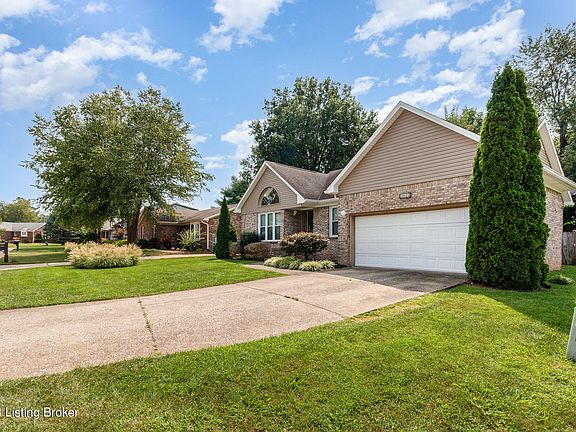 3rd image of 3015 Velden Dr