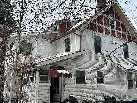 3rd image of 189 E Midlothian Blvd