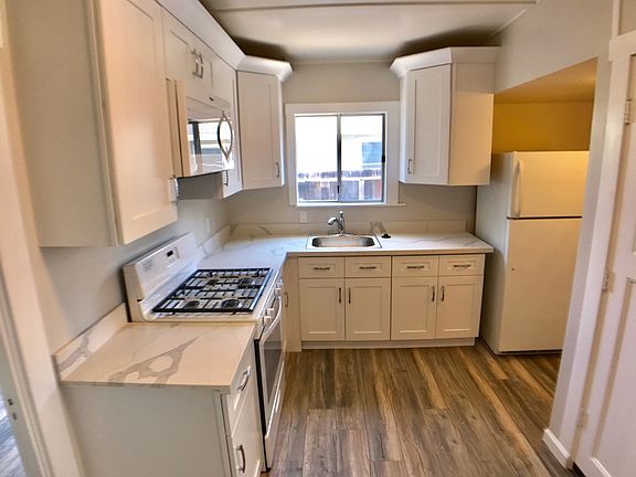 4th image of 528 E Washington Ave #532