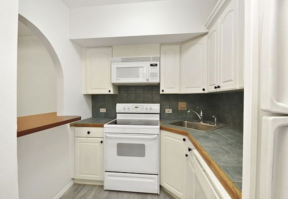 3rd image of 164-168 Pearl St #7B