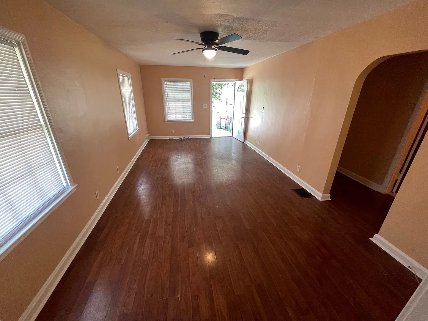Home For Rent w/ Basement — Photo 2