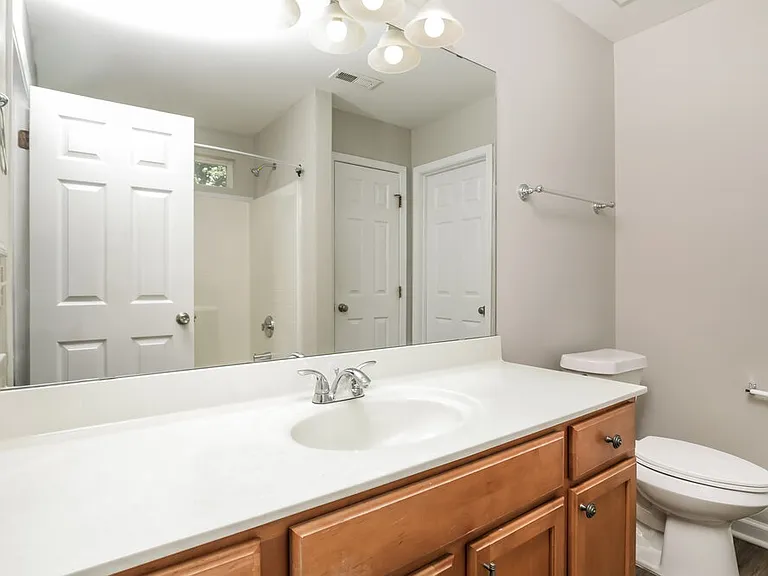 1650 Southcross St — Photo 14
