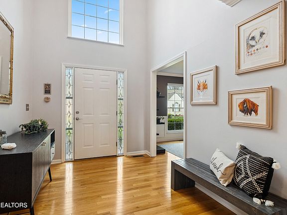 3rd image of 5628 Summitridge Ln