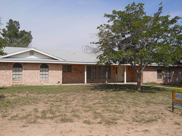 1st image of 10516 W Hacienda Dr