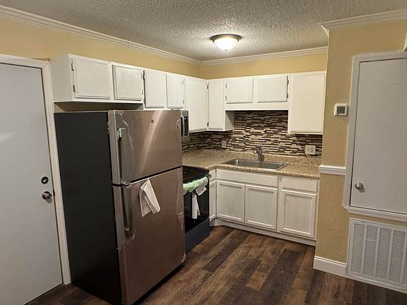 3rd image of 1513 W Lincoln Ave #B