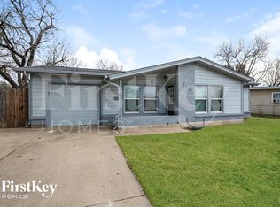 816 Russell Ln, Bedford, TX 76022