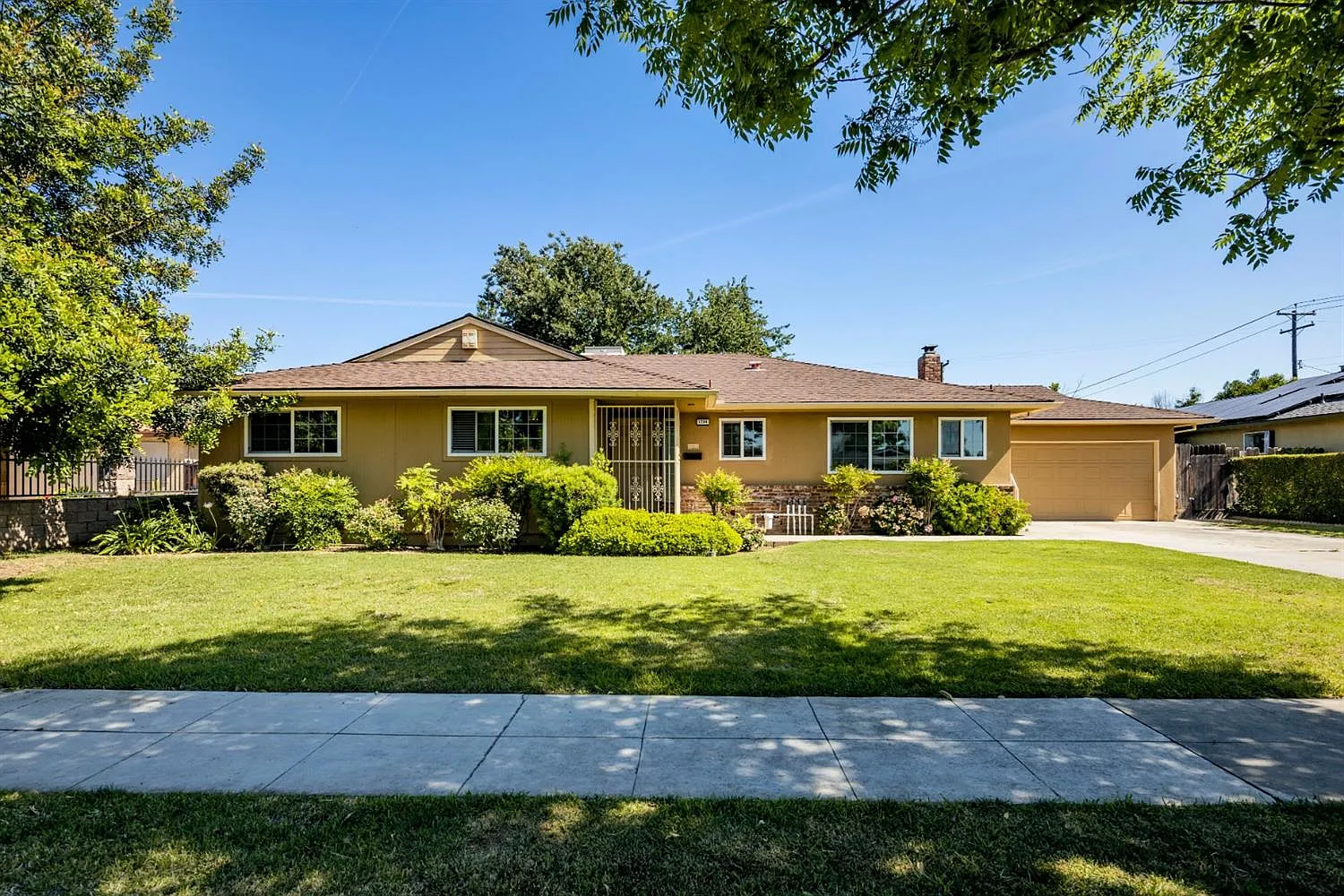 1284 E Barstow Ave photo 1