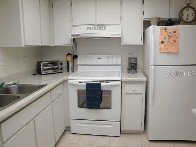 1 bed, 1.5 bath, 885 sqft, $1,745 — Photo 2
