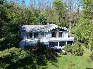 110 Fairway Ln, Amsterdam, NY 12010