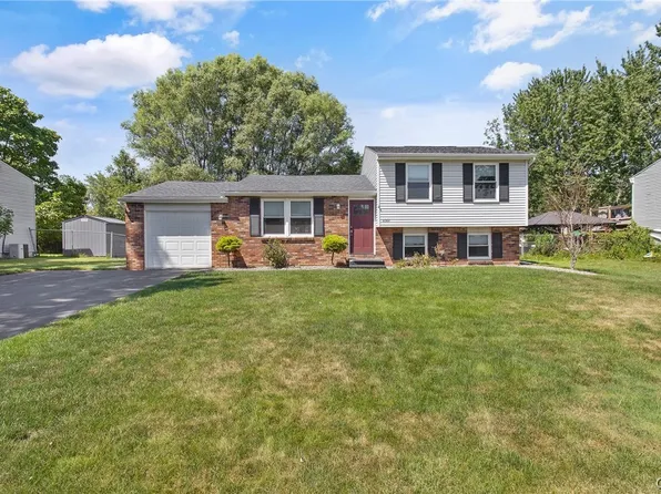 8307 Spicebush Trl, Liverpool, NY 13090