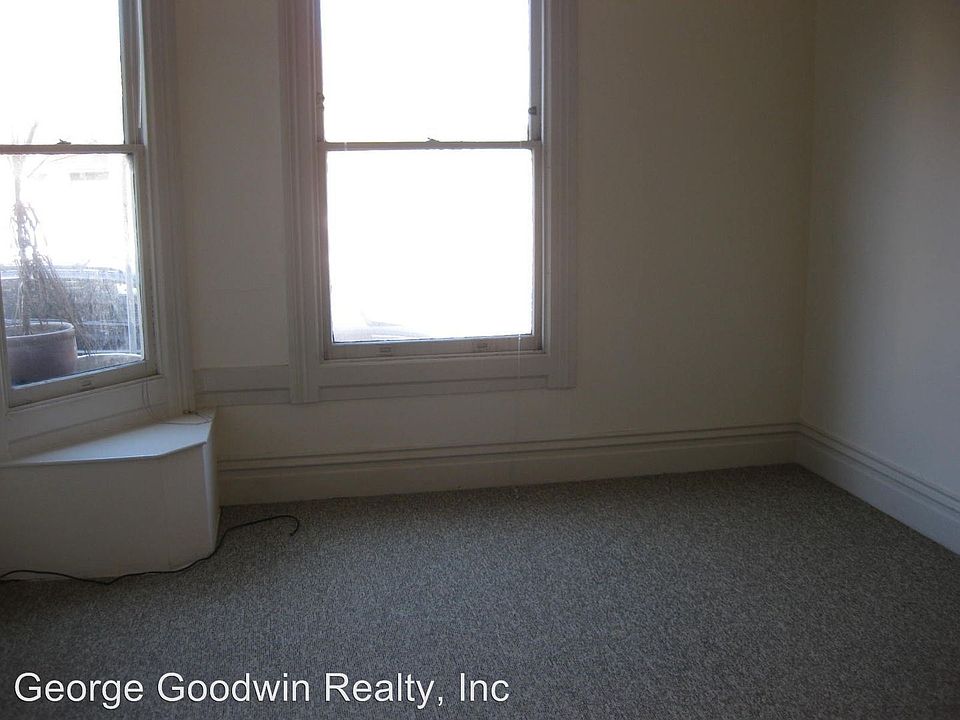 2nd image of 810 Stanyan St #1