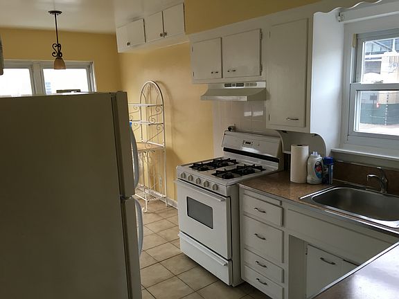 3rd image of 2501 Crescent St