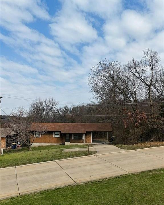 1st image of 105 Oaklawn Ave