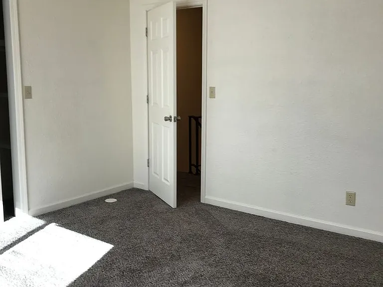 807 Knox Ave — Photo 13