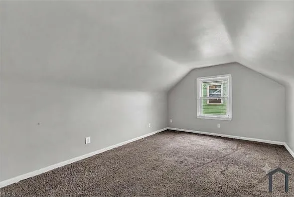 15902 Maplewood Ave — Photo 7