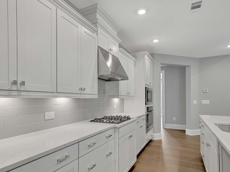1st image of 466 Silverbell Ct