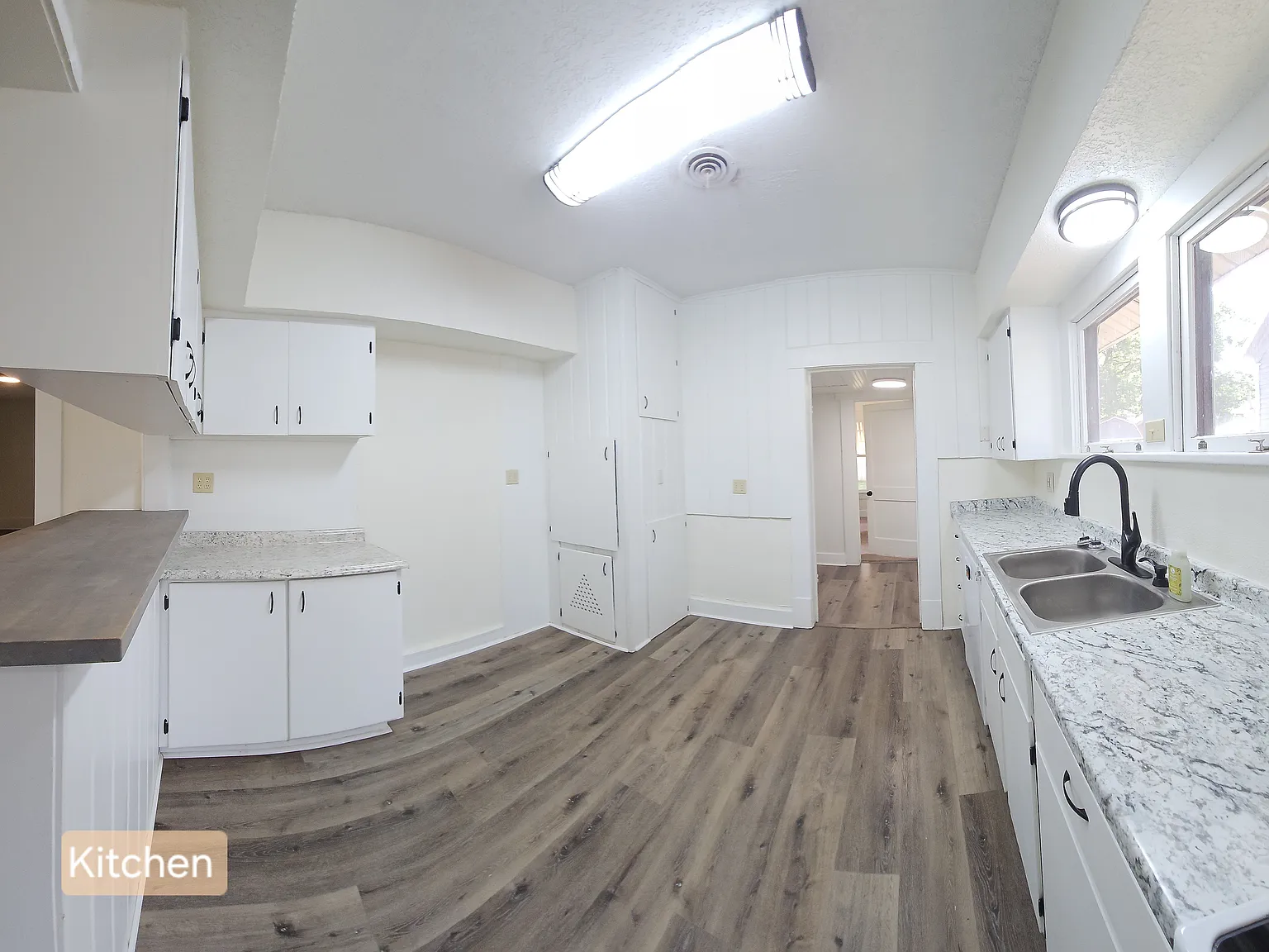 304 S Douglas Ave — Photo 3