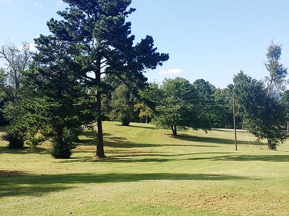 2nd image of Grand Oak Ln