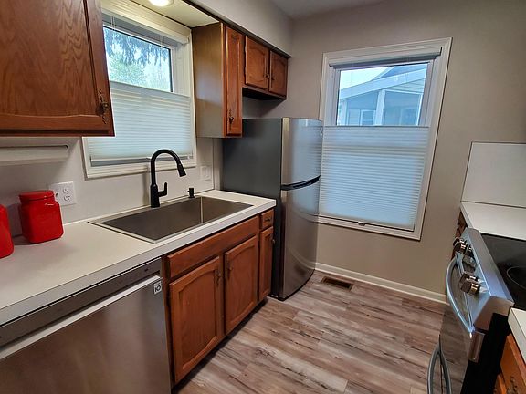 2nd image of 3148 Riviera Dr SE