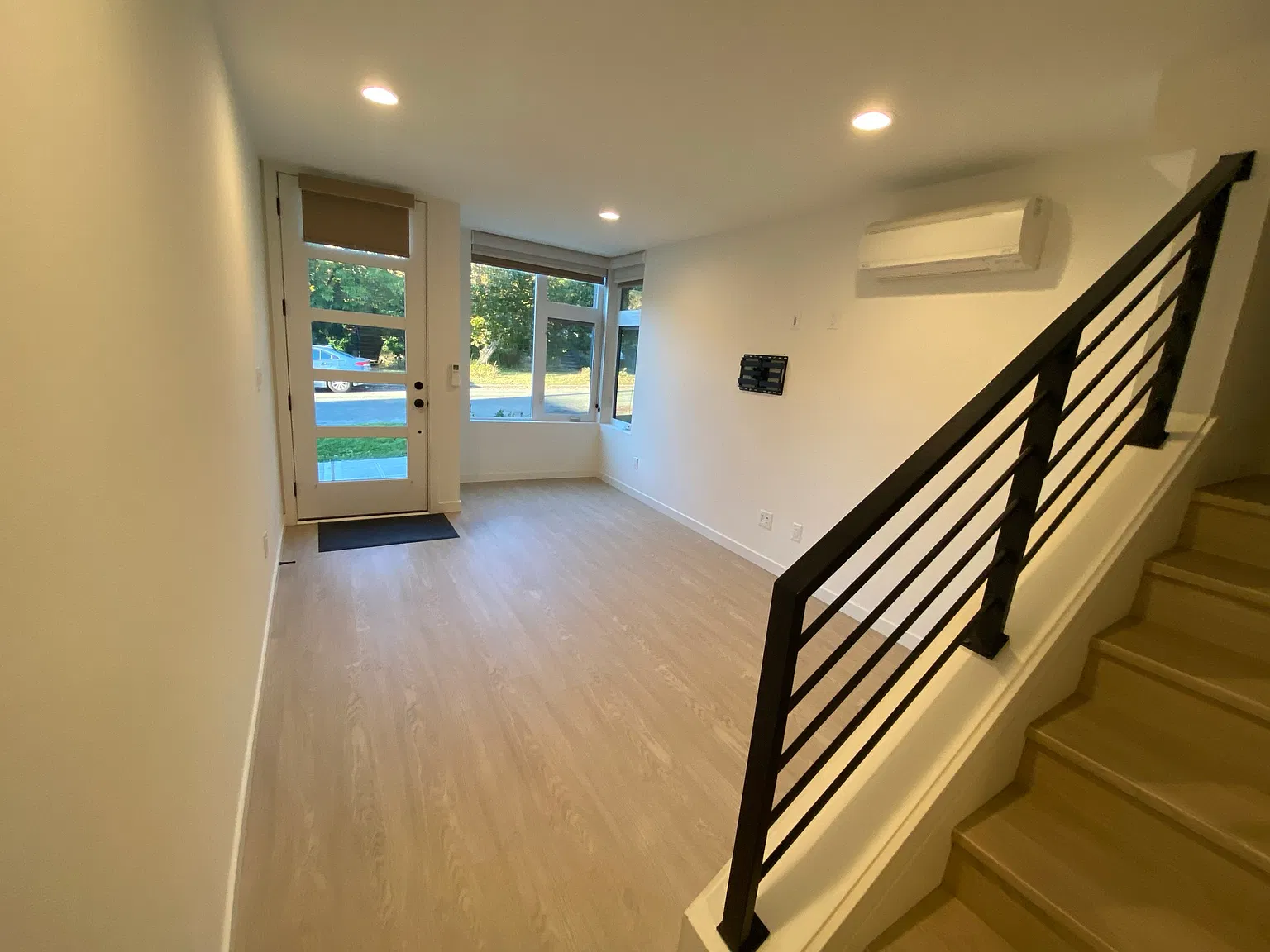 3 bed, 1310 sqft, $3,950 — Photo 3