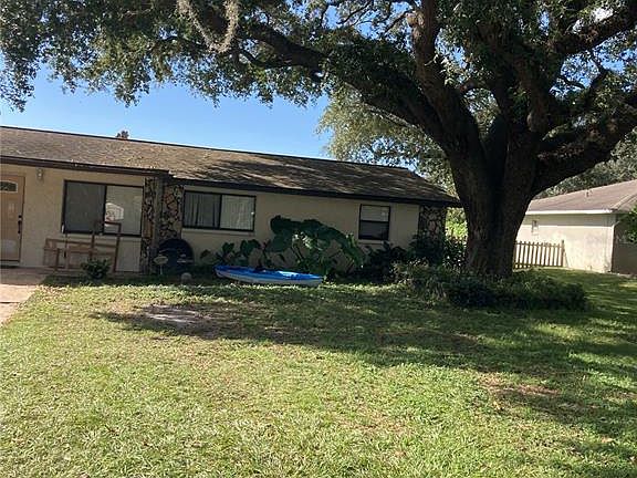 3rd image of 11924 Lakewood Dr