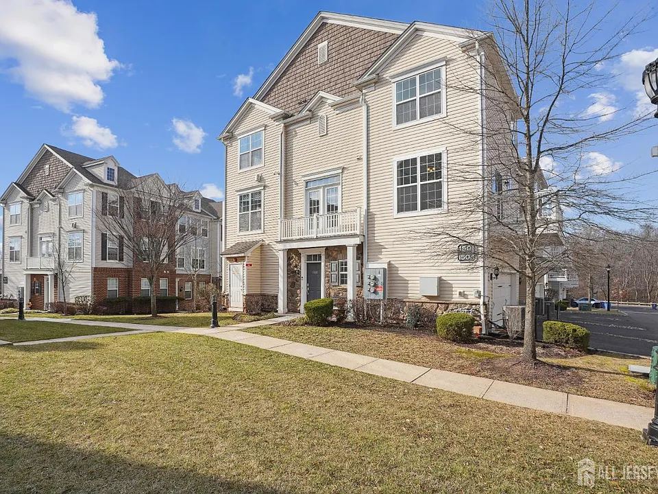 1501 Gabriel Ln