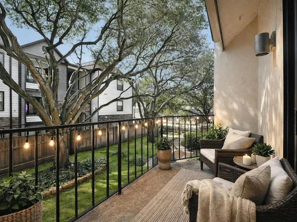 10811 Richmond Ave APT 68, Houston, TX 77042