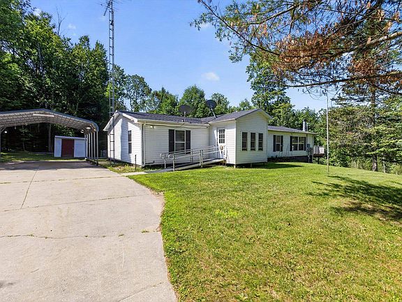 3rd image of 1224 Rainbow Dr