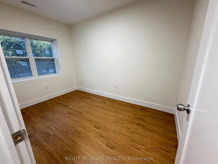 300 S Kingsway #UPPER — Photo 11