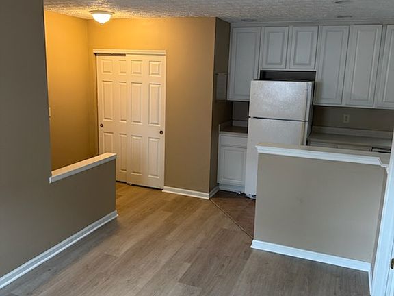 4th image of 676 Lathrop St #676