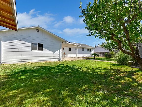 4th image of 3060 Clearview Dr