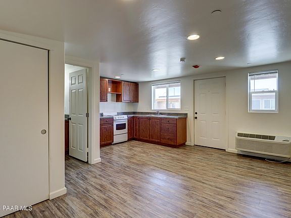 4th image of 1141 E Gurley St #26