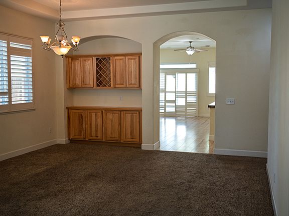3rd image of 1900 Clarendon Ct