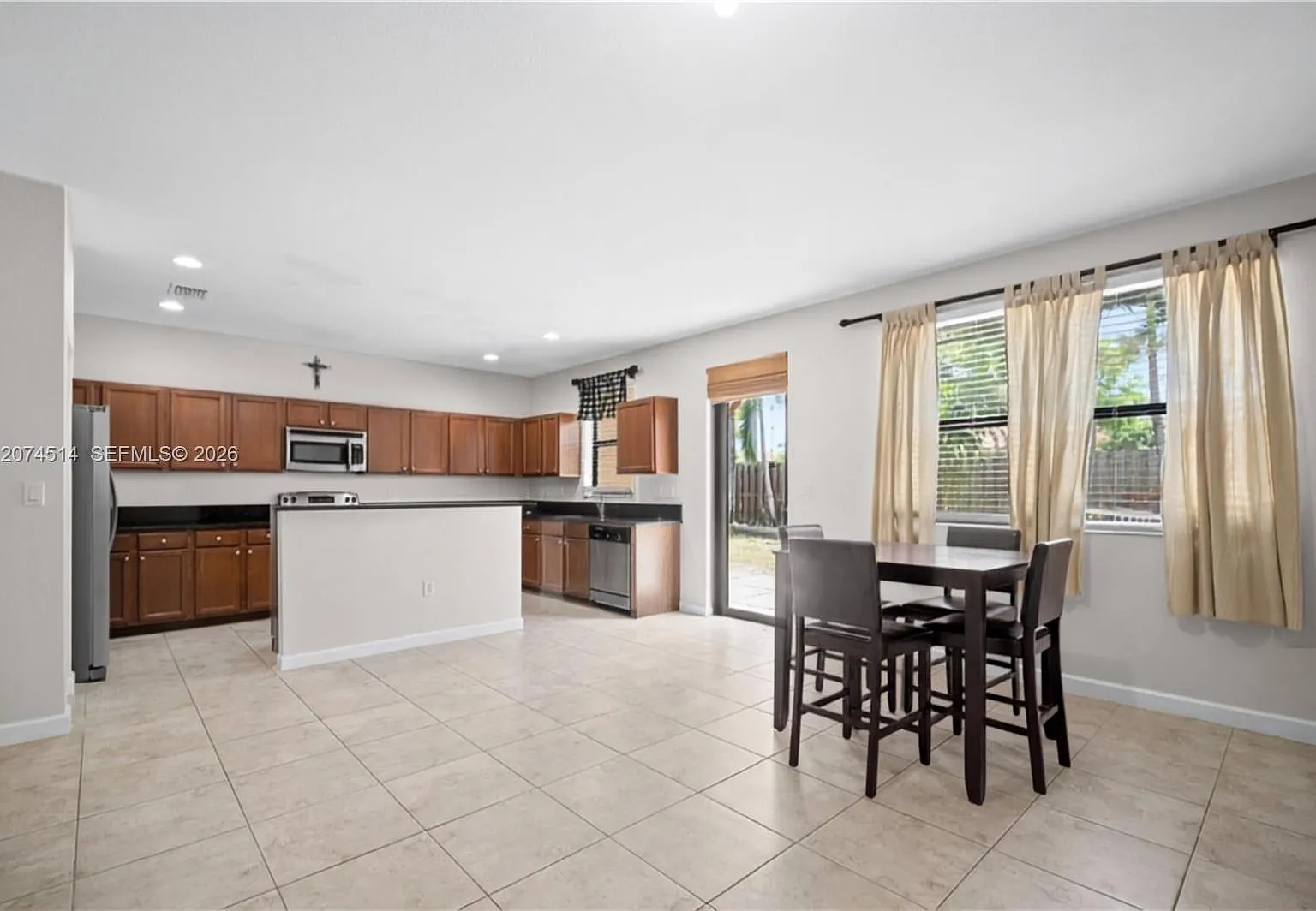 4 bed, 3.5 bath, 3145 sqft, $4,500 — Photo 2