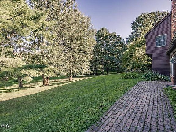 5th image of 2041 Cook Rd