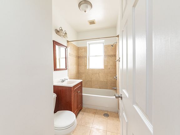 5th image of 1507 W Albion Ave APT 3