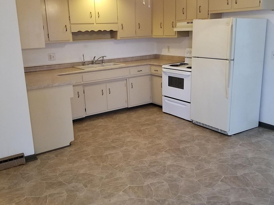 Eat in kitchen with plenty of storage.