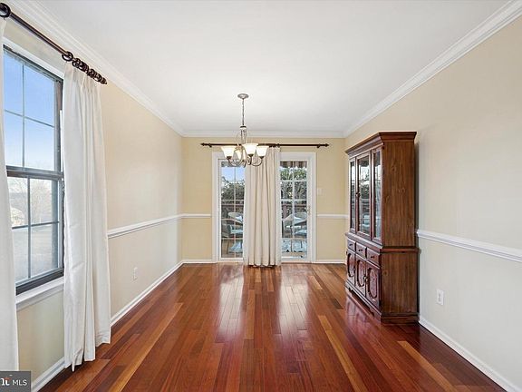 4th image of 2701 Stoneham Dr