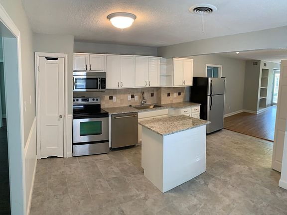 3rd image of 3254 Sandage Ave