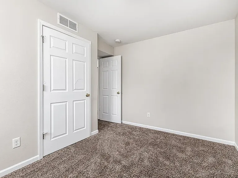 1043 Edina St — Photo 31