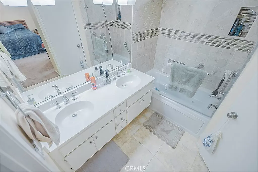 4 bed, 1422 sqft, $4,000 — Photo 3